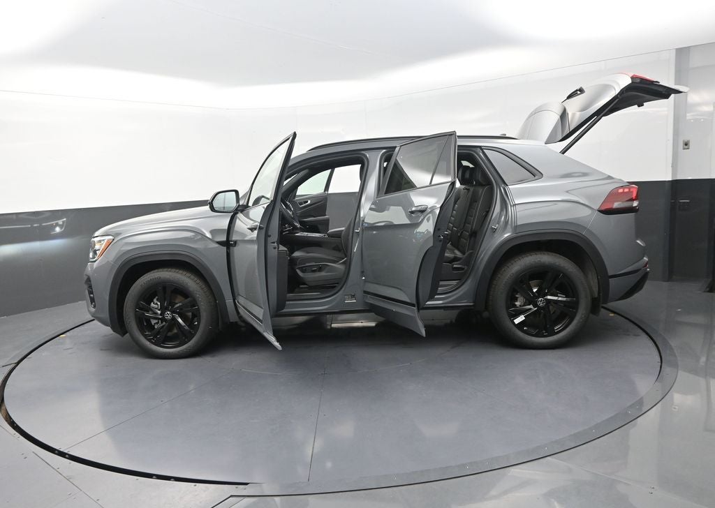 2026 Volkswagen Atlas Cross Sport 2.0T SEL R-Line Black