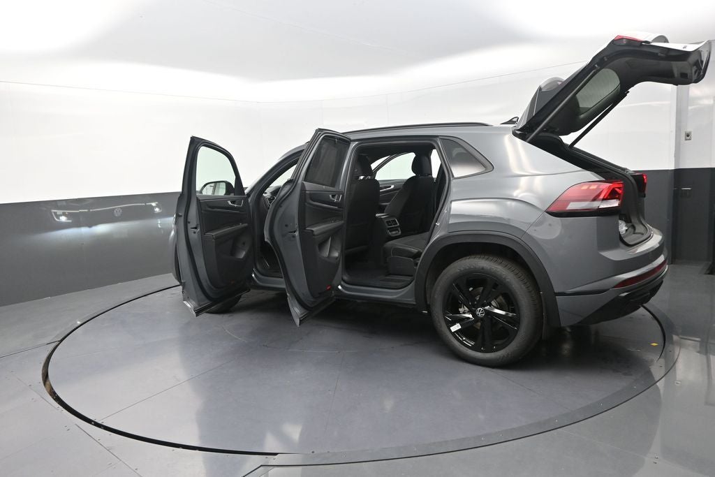 2026 Volkswagen Atlas Cross Sport 2.0T SEL R-Line Black