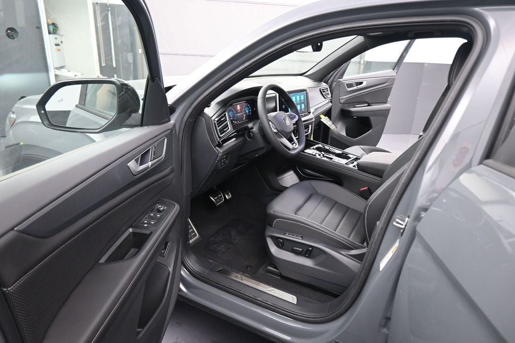 2026 Volkswagen Atlas Cross Sport 2.0T SEL R-Line Black
