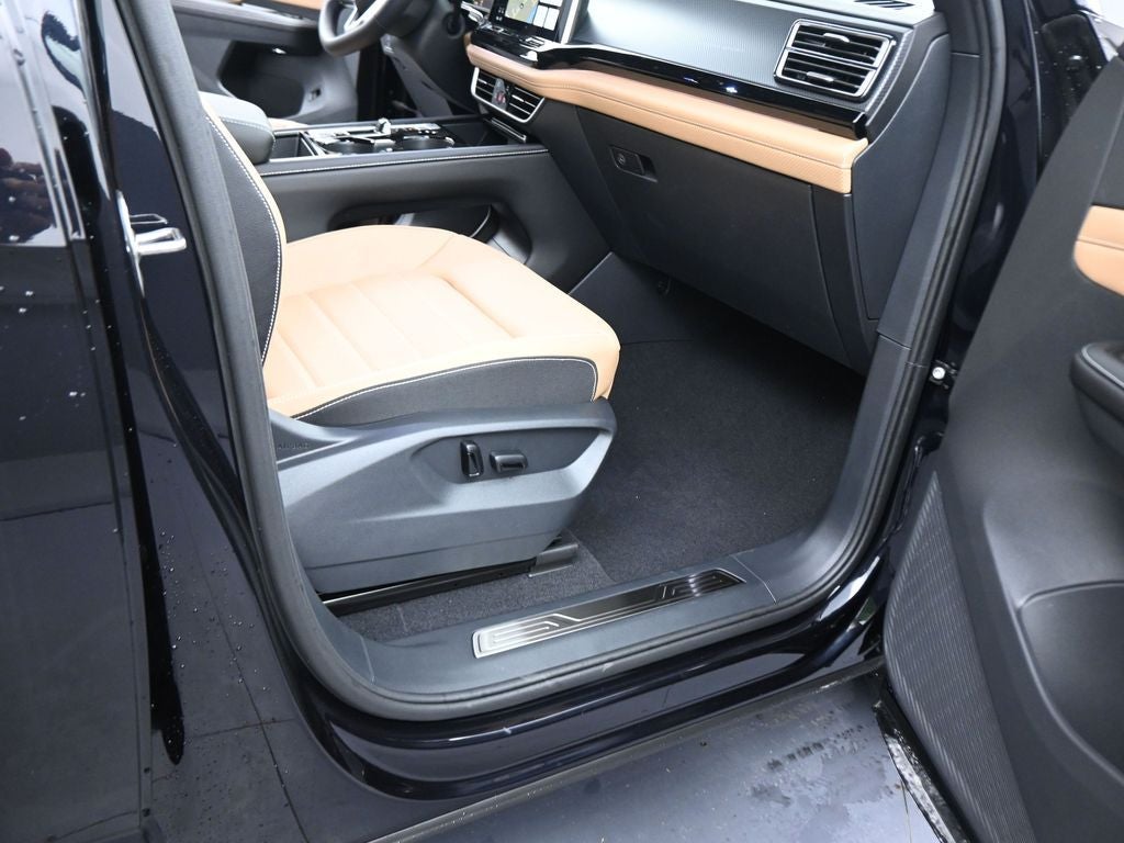 2026 Volkswagen Atlas Cross Sport 2.0T SEL R-Line Black