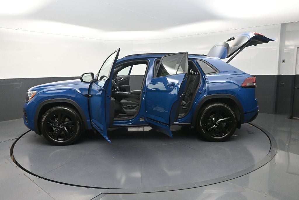 2026 Volkswagen Atlas Cross Sport 2.0T SEL R-Line Black