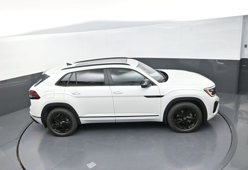 2026 Volkswagen Atlas Cross Sport 2.0T SEL R-Line Black