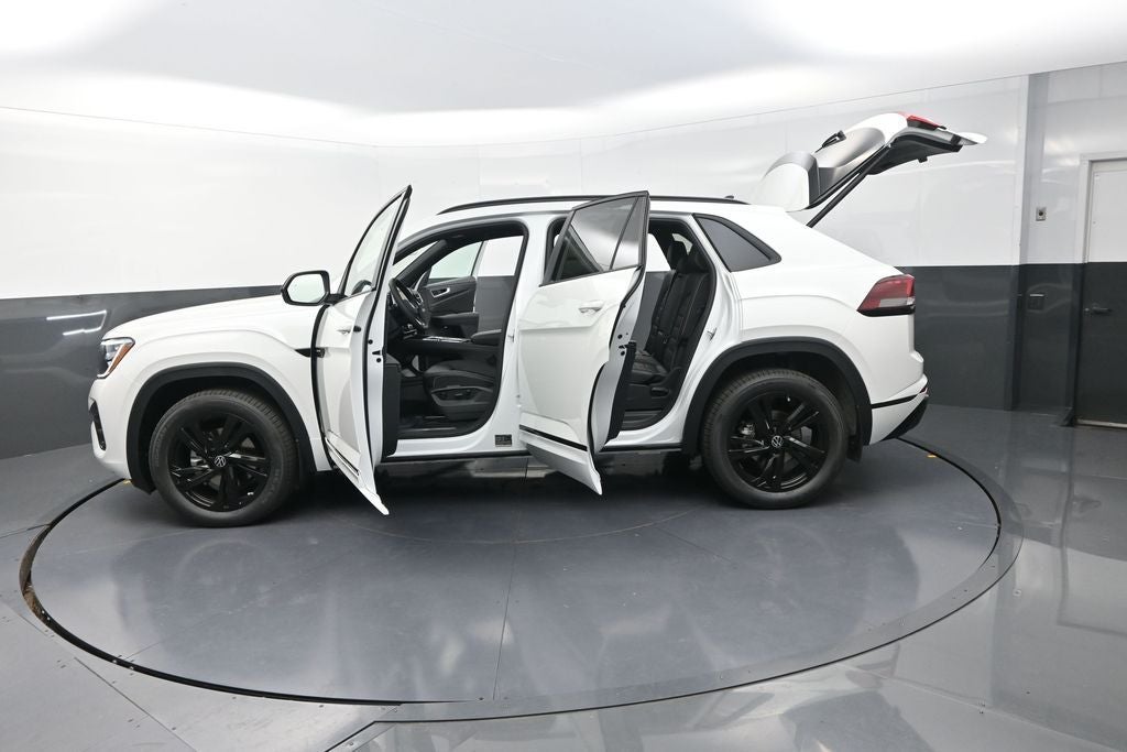 2026 Volkswagen Atlas Cross Sport 2.0T SEL R-Line Black