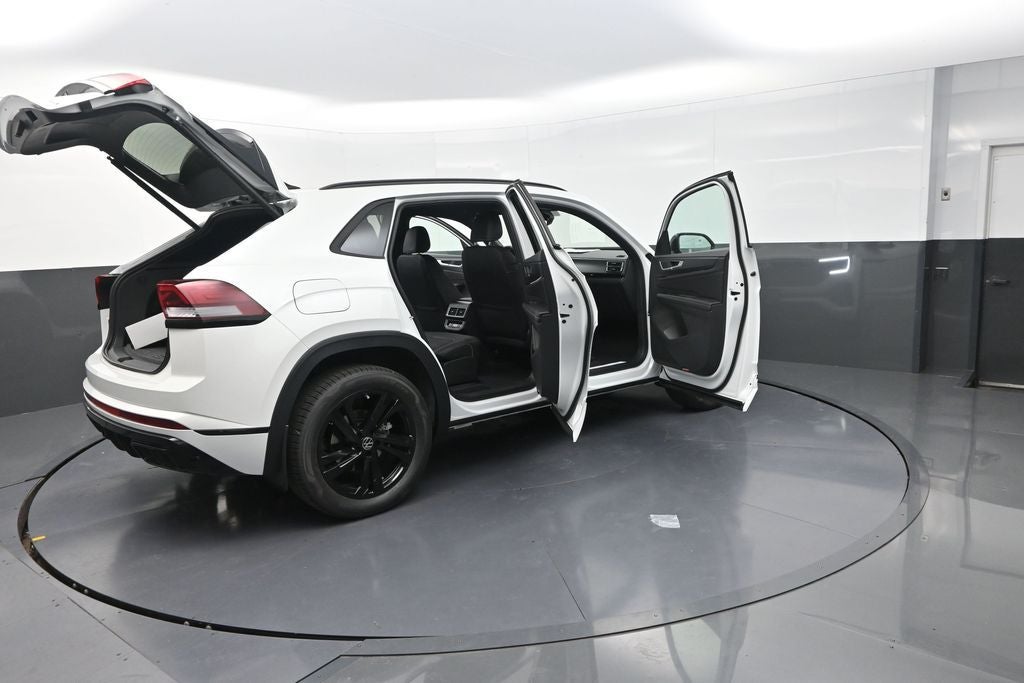 2026 Volkswagen Atlas Cross Sport 2.0T SEL R-Line Black