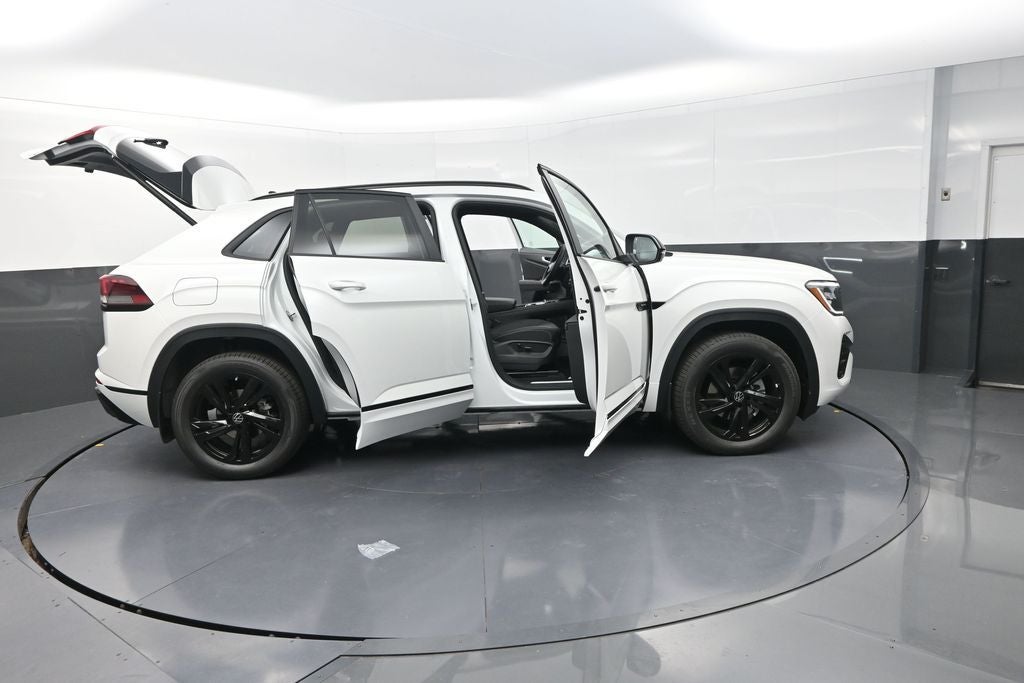 2026 Volkswagen Atlas Cross Sport 2.0T SEL R-Line Black