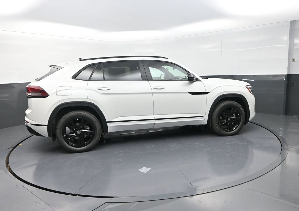 2026 Volkswagen Atlas Cross Sport 2.0T SEL R-Line Black