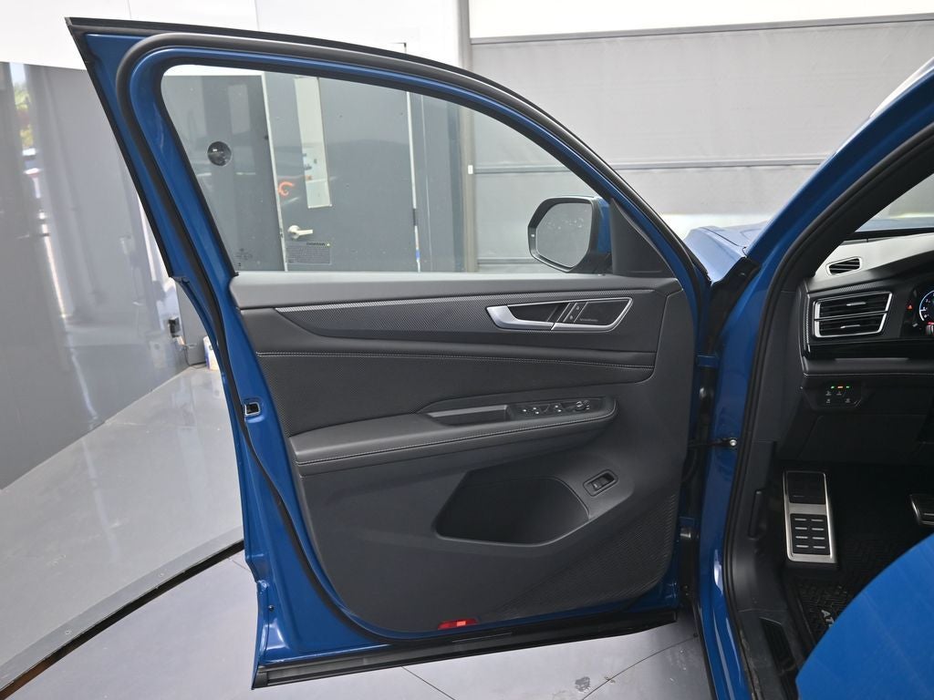 2025 Volkswagen Atlas Cross Sport 2.0T SEL Premium R-Line