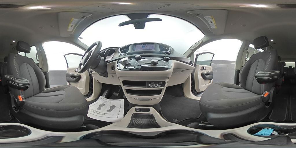 2022 Chrysler Voyager LX