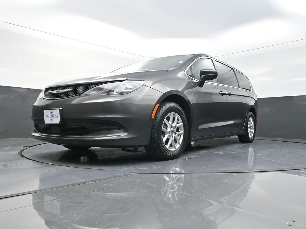 2022 Chrysler Voyager LX