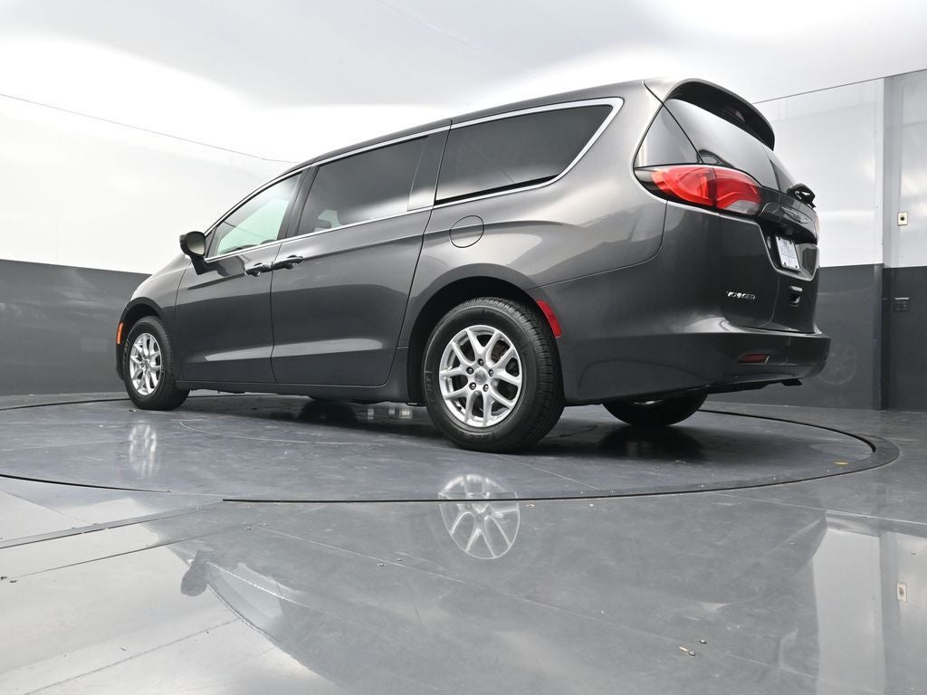 2022 Chrysler Voyager LX