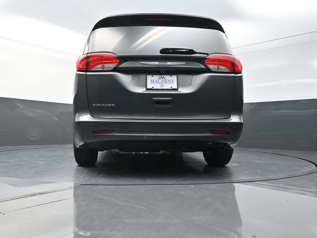 2022 Chrysler Voyager LX