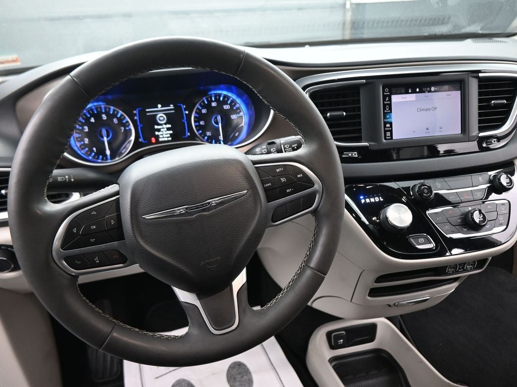 2022 Chrysler Voyager LX