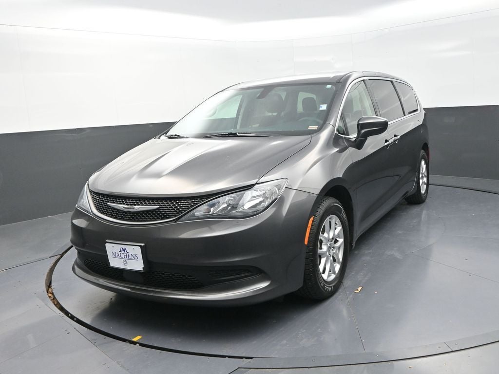 2022 Chrysler Voyager LX