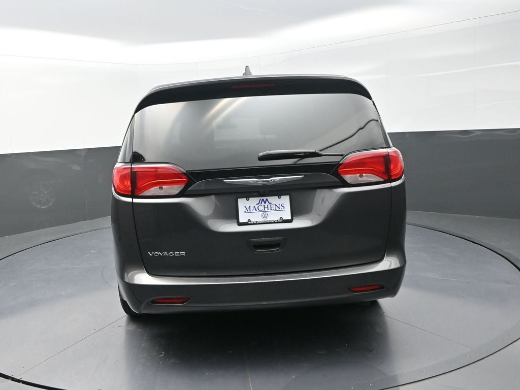 2022 Chrysler Voyager LX