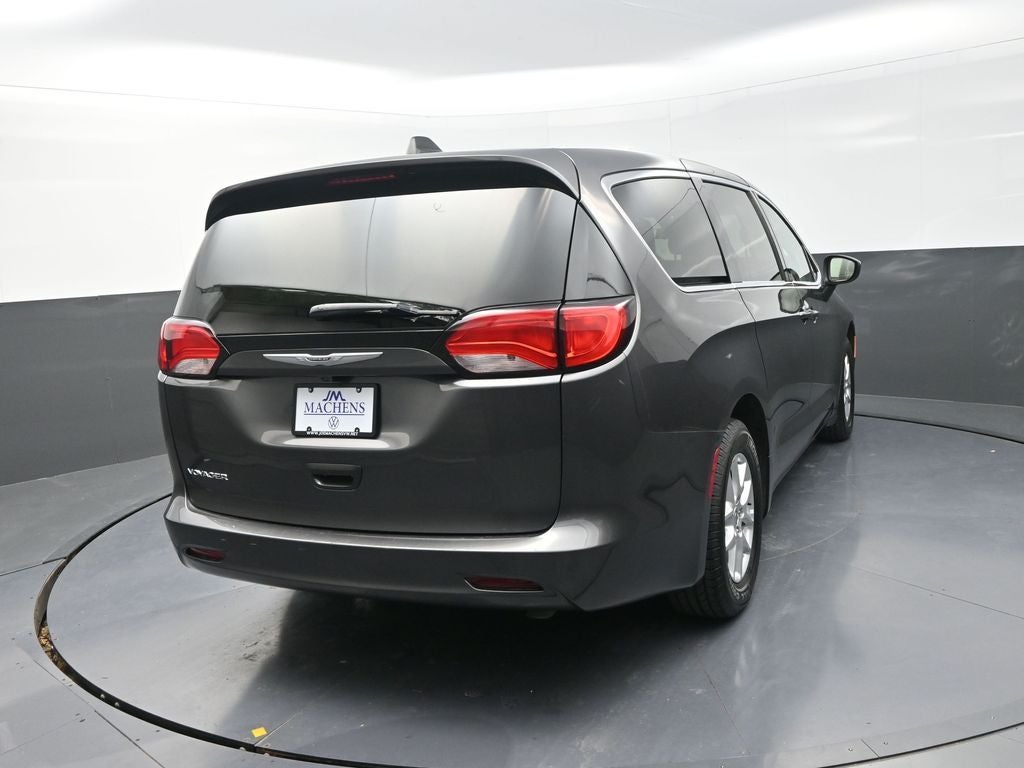 2022 Chrysler Voyager LX