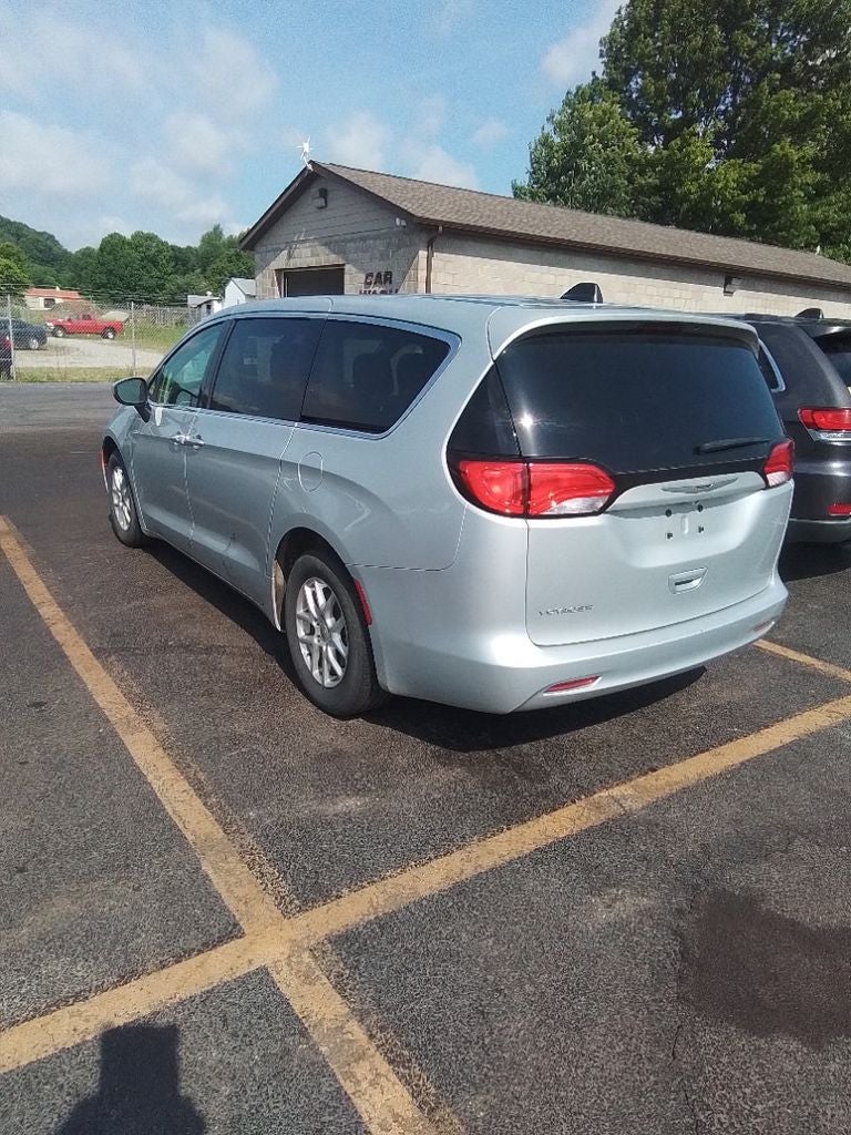 2022 Chrysler Voyager LX