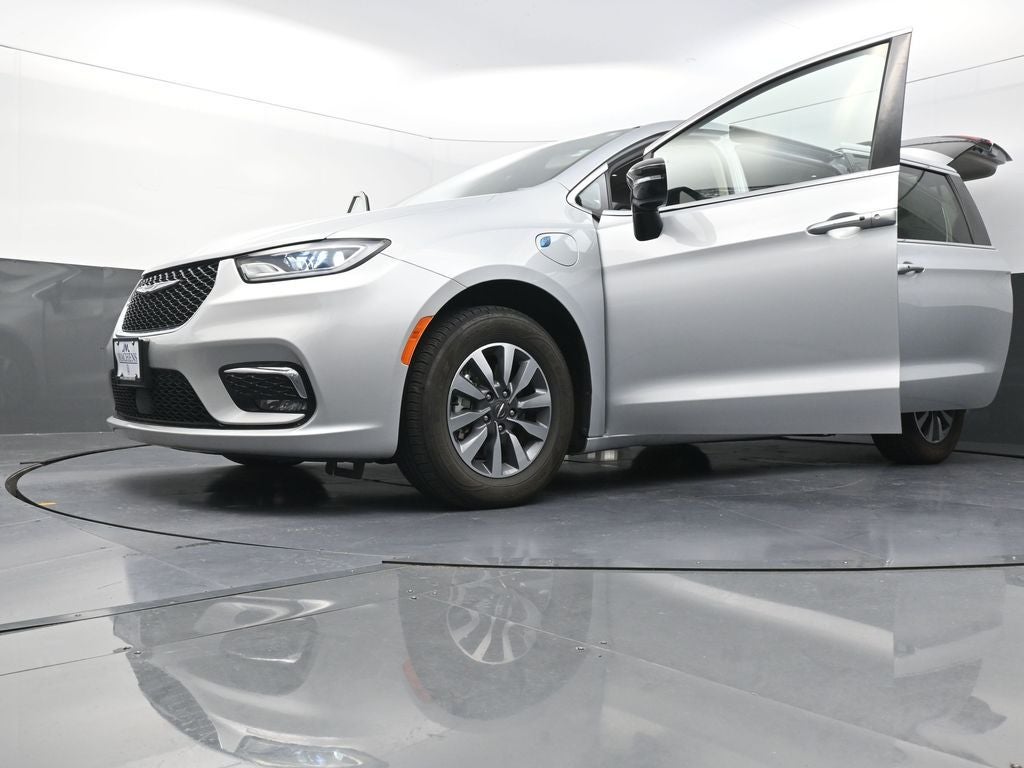 2024 Chrysler Pacifica Hybrid Select