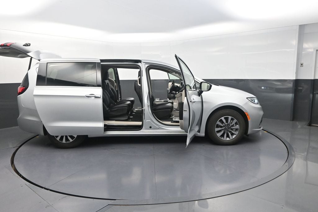 2024 Chrysler Pacifica Hybrid Select