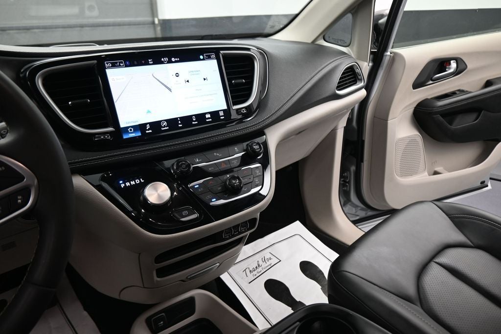 2024 Chrysler Pacifica Hybrid Select