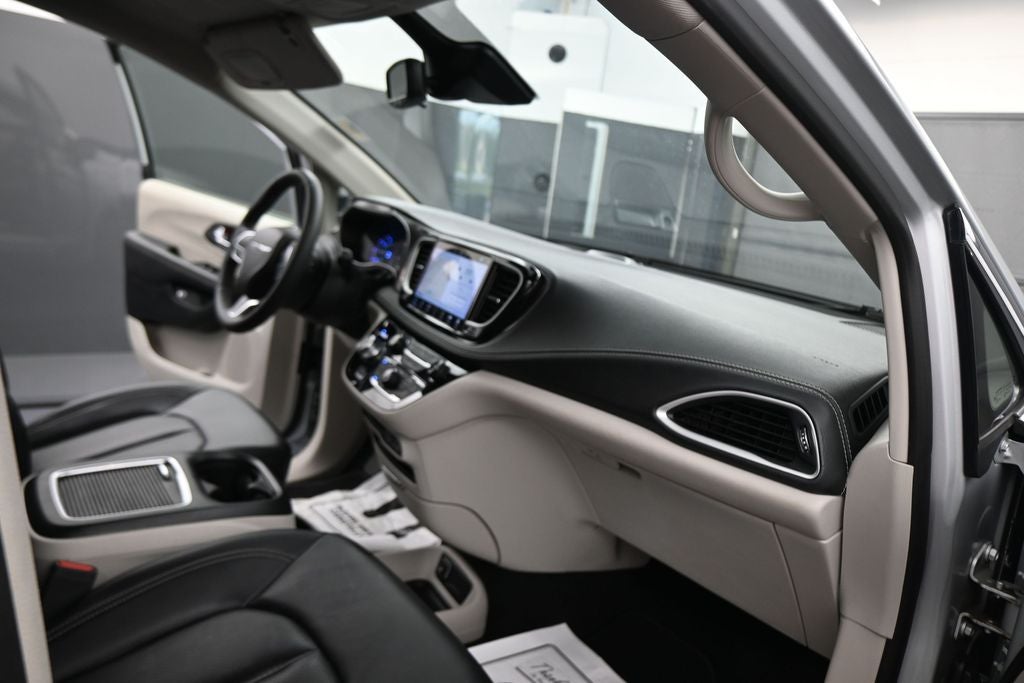2024 Chrysler Pacifica Hybrid Select