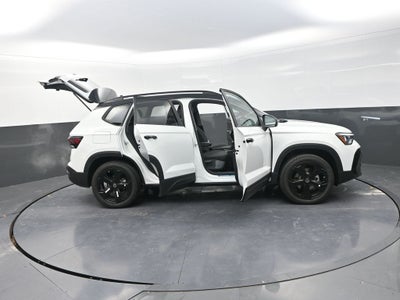 2026 Volkswagen Taos 1.5T SE Black