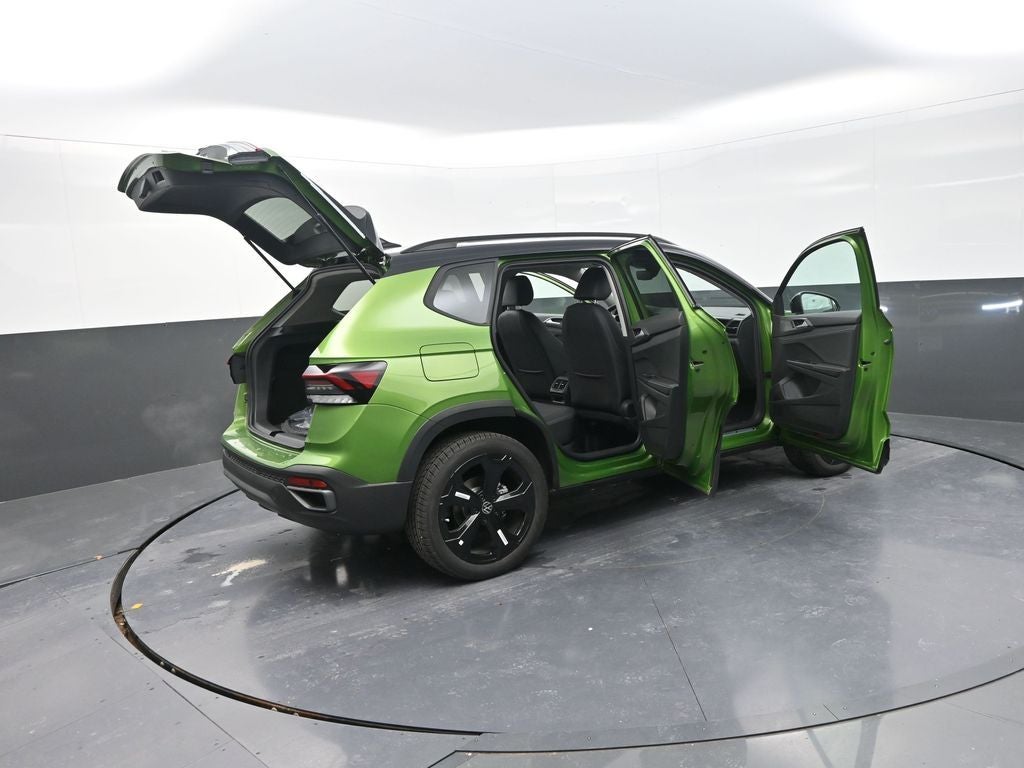 2026 Volkswagen Taos 1.5T SE Black