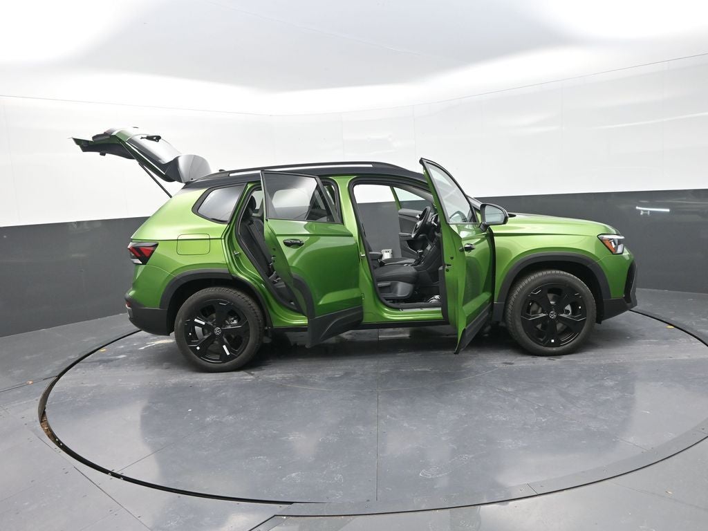 2026 Volkswagen Taos 1.5T SE Black