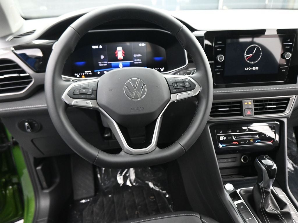 2026 Volkswagen Taos 1.5T SE Black