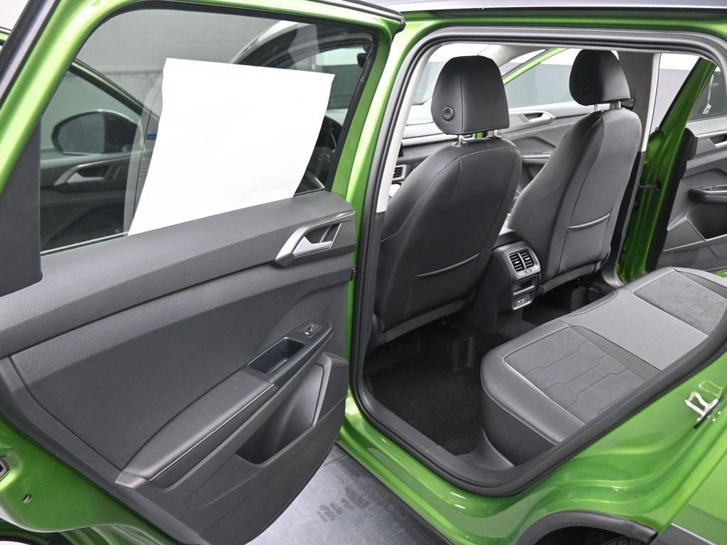 2026 Volkswagen Taos 1.5T SE Black