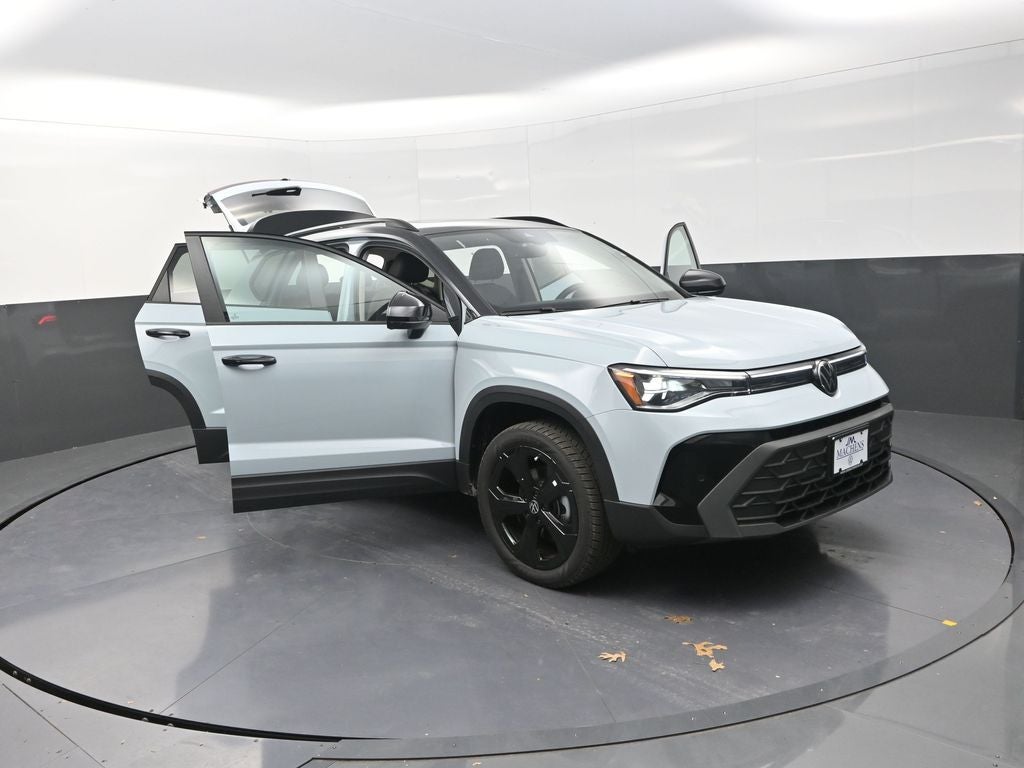 2026 Volkswagen Taos 1.5T SE Black