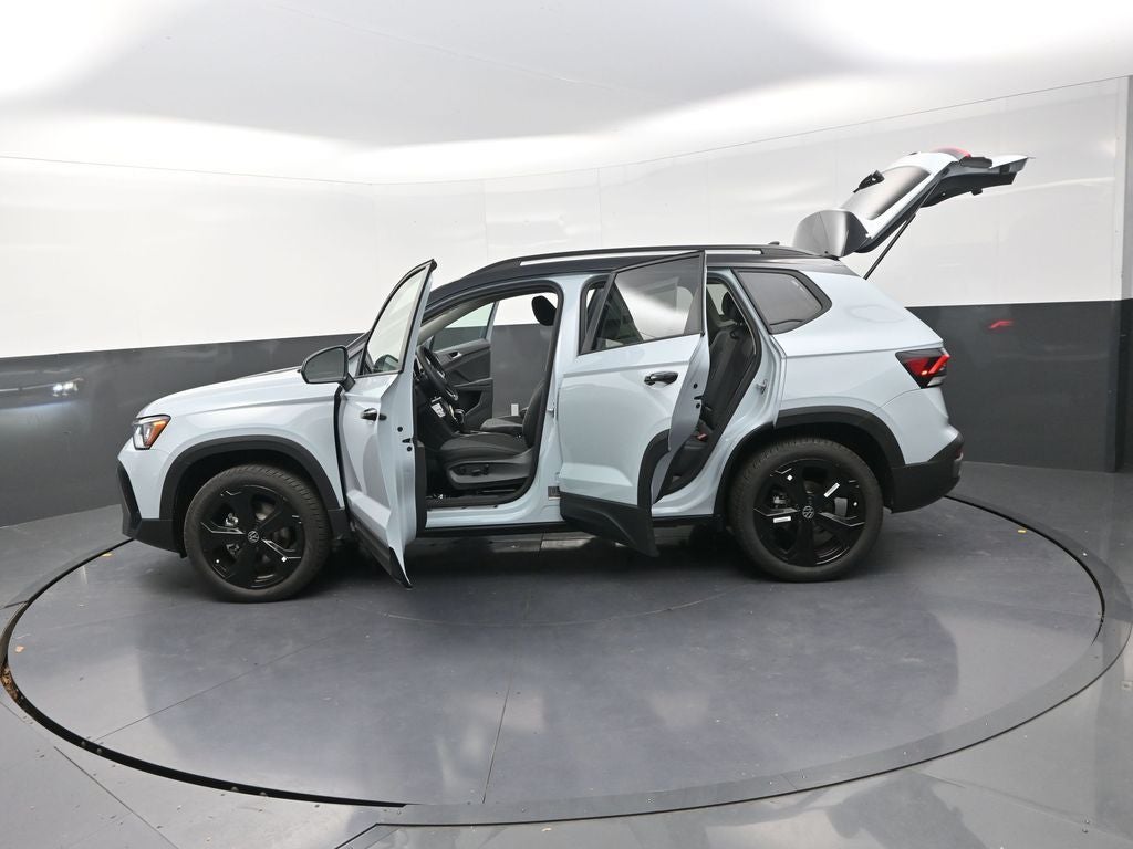 2026 Volkswagen Taos 1.5T SE Black