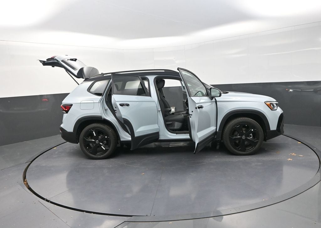 2026 Volkswagen Taos 1.5T SE Black