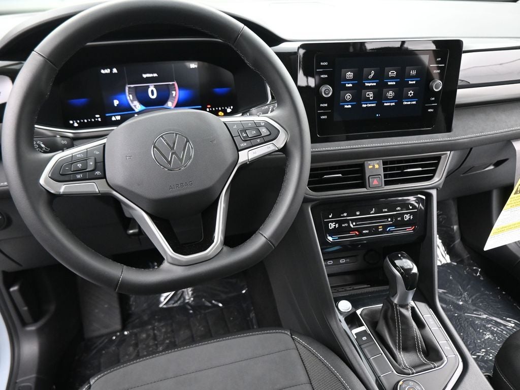 2026 Volkswagen Taos 1.5T SE Black