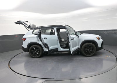 2026 Volkswagen Taos 1.5T SE Black