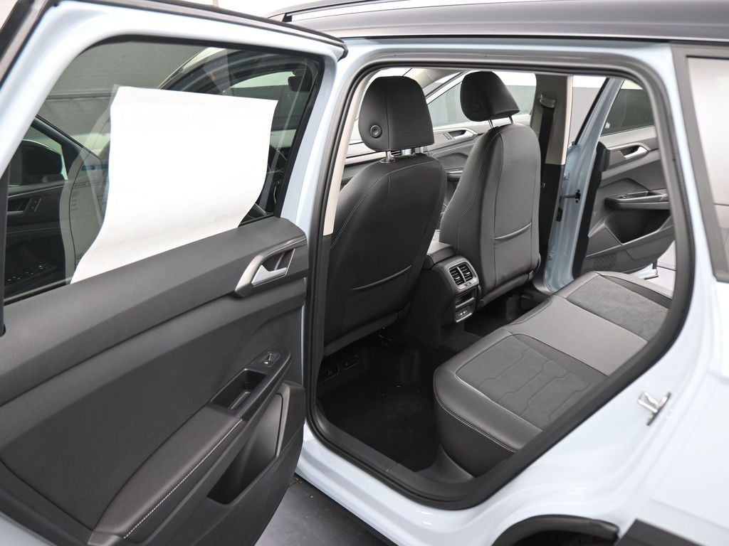 2026 Volkswagen Taos 1.5T SE Black