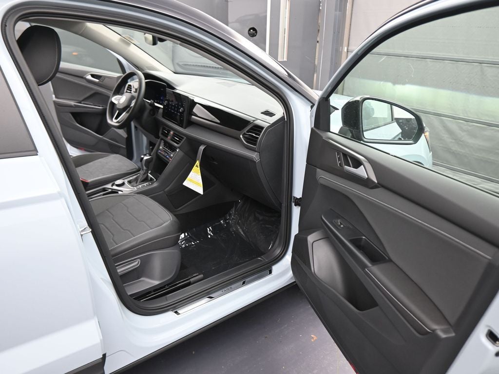 2026 Volkswagen Taos 1.5T SE Black