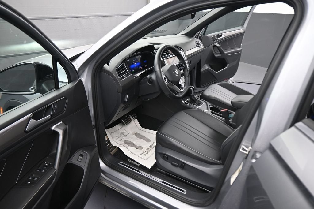 2024 Volkswagen Tiguan 2.0T SE R-Line Black