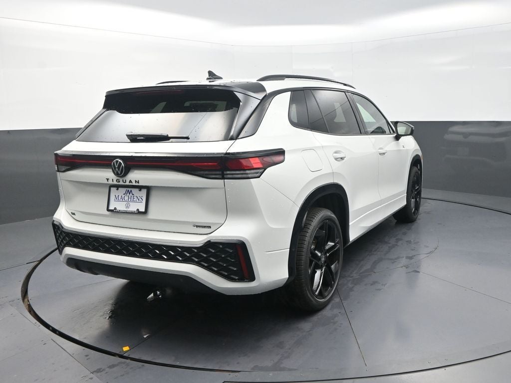 2026 Volkswagen Tiguan 2.0T SE R-Line Black