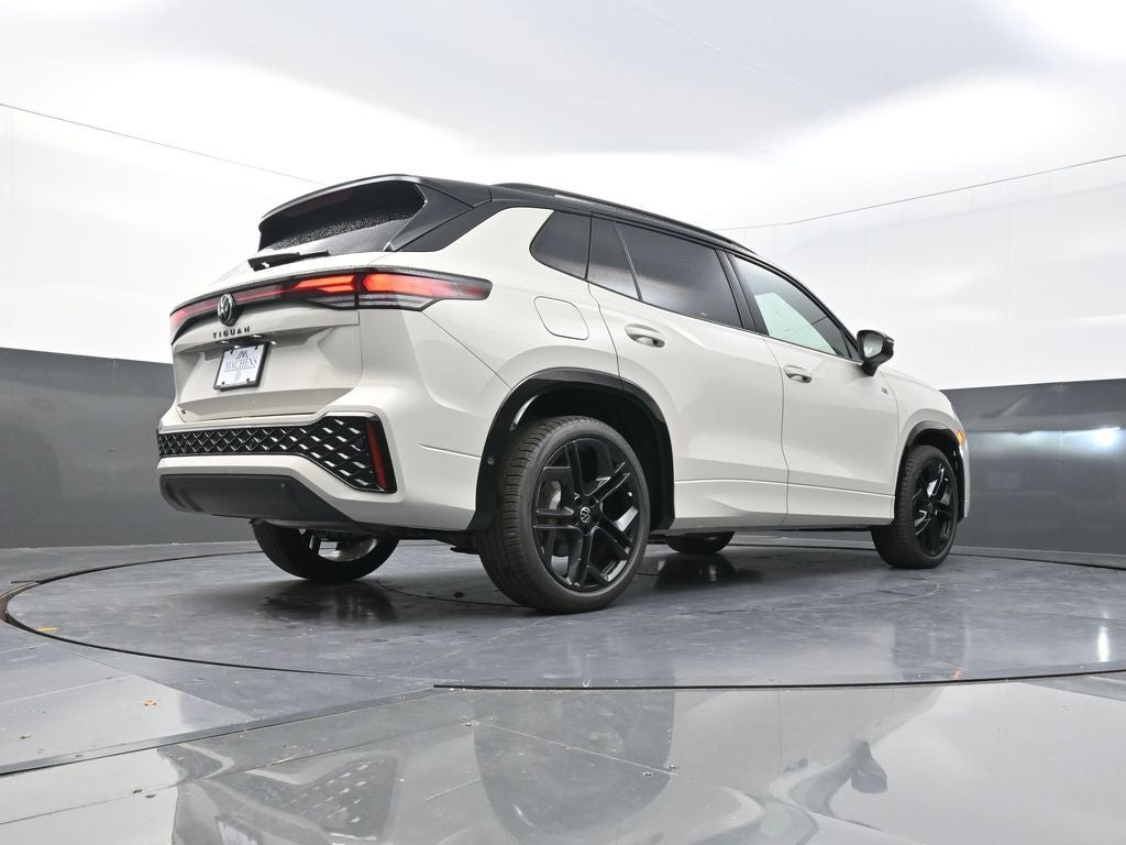 2026 Volkswagen Tiguan 2.0T SE R-Line Black