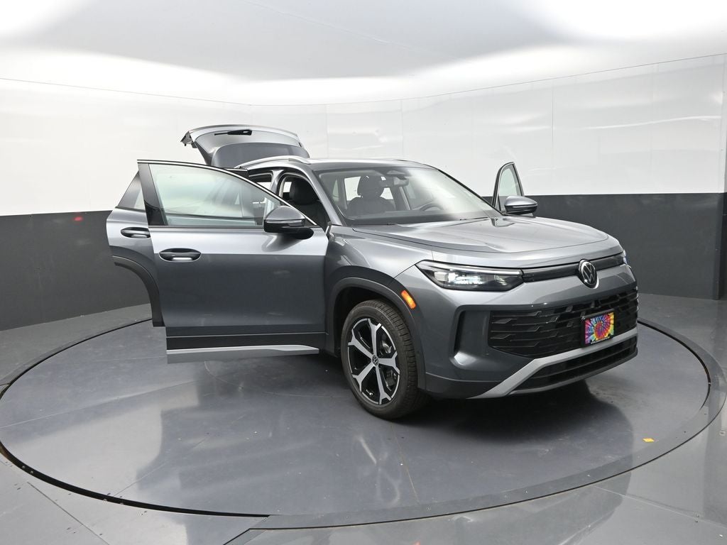 2025 Volkswagen Tiguan 2.0T SE