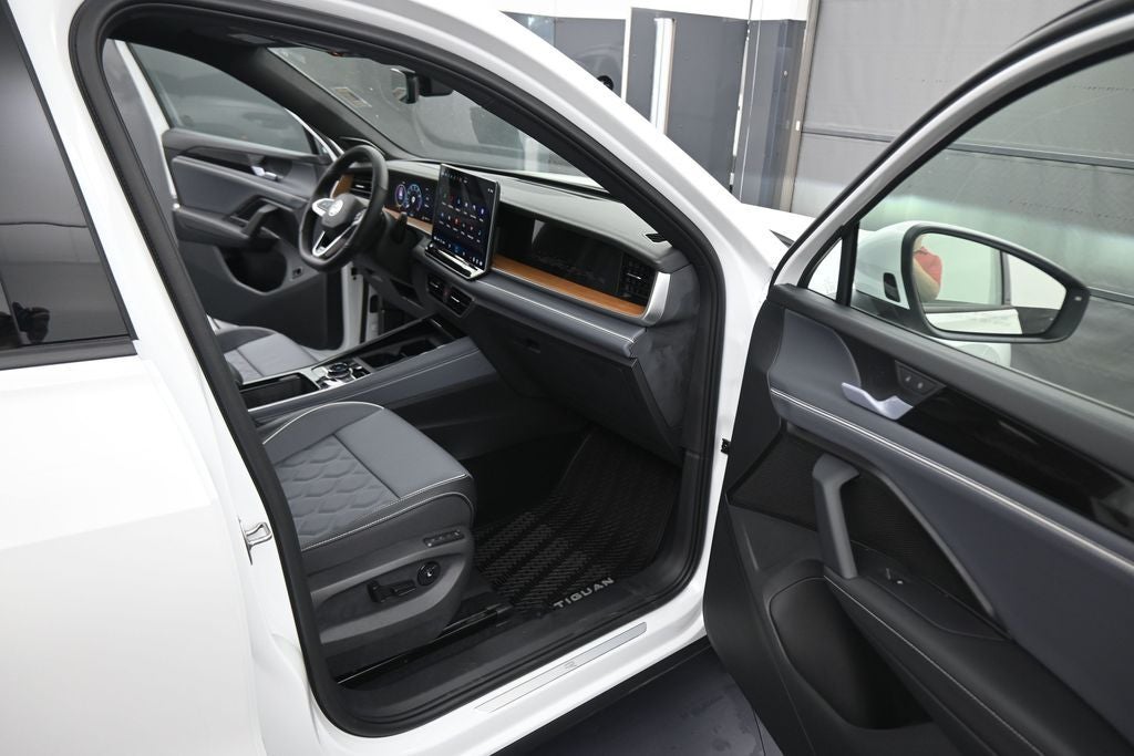 2026 Volkswagen Tiguan 2.0T SEL R-Line Turbo