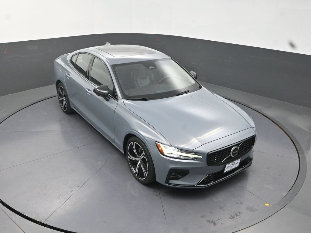 2024 Volvo S60 B5 Plus Dark Theme