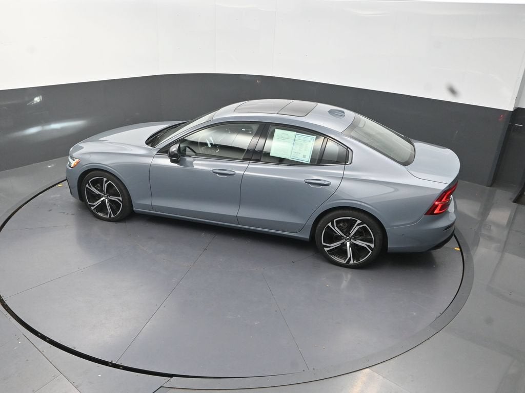 2024 Volvo S60 B5 Plus Dark Theme