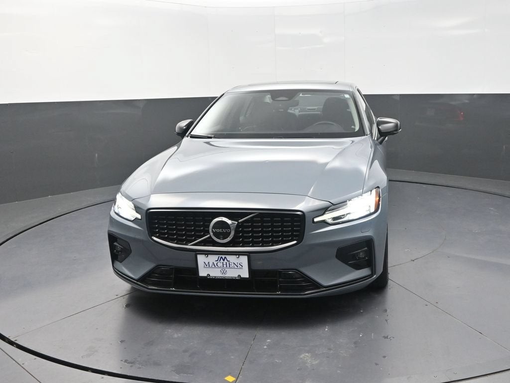2024 Volvo S60 B5 Plus Dark Theme