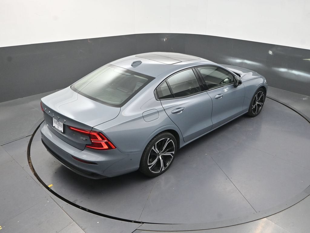 2024 Volvo S60 B5 Plus Dark Theme