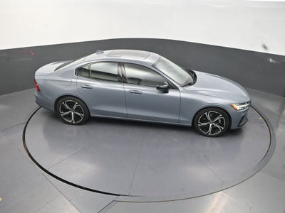2024 Volvo S60 B5 Plus Dark Theme