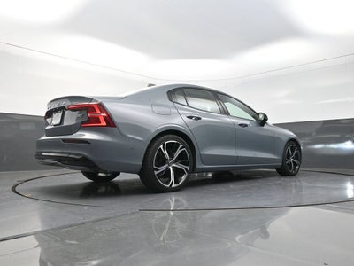 2024 Volvo S60 B5 Plus Dark Theme