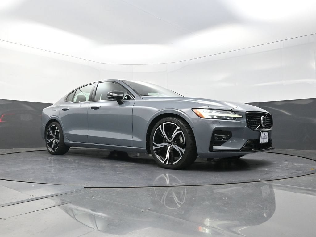 2024 Volvo S60 B5 Plus Dark Theme