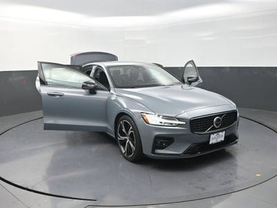 2024 Volvo S60 B5 Plus Dark Theme