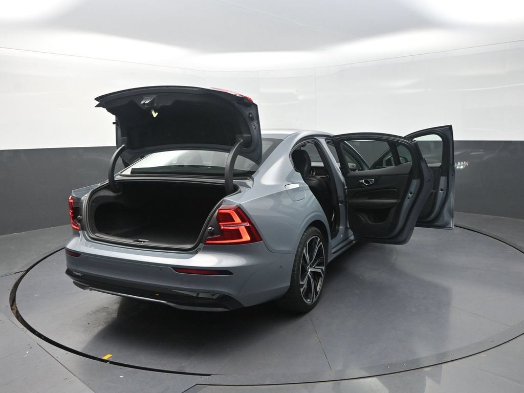 2024 Volvo S60 B5 Plus Dark Theme